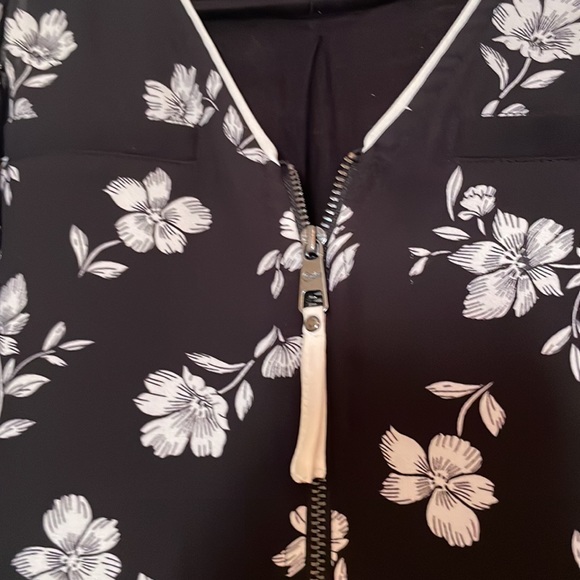 Tank - Picture 4 of 5